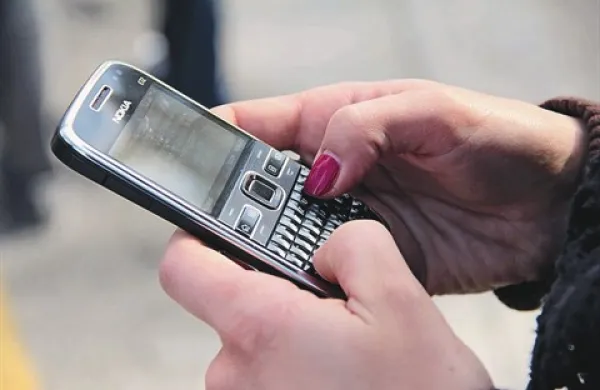 Vrhovno sodišče je ugotovilo, da takrat 15-letna najstnica s tem, ko je z mobilnim telefonom na avtobusni postaji fotografirala izsiljevalca, ni kršila njegovih osebnostnih pravic
