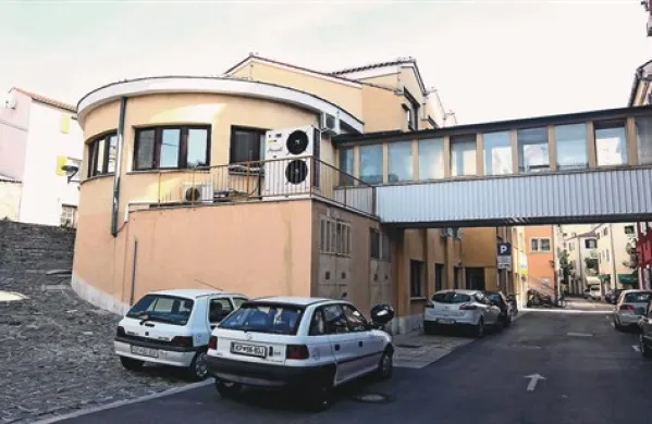 Naprodaj je tudi Adriafinova stavba v središču Kopra, ki jo ima že vrsto let v najemu koprski zavod za zaposlovanje 