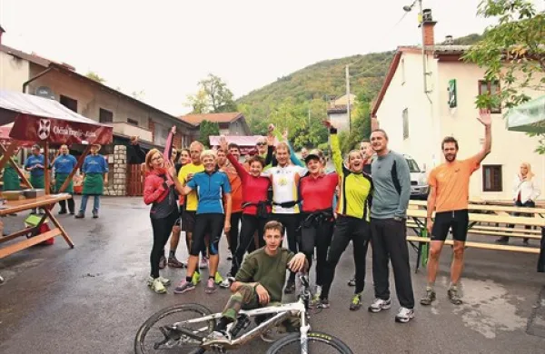 Prvi  kostanjev tek je privabil 15 tekačev od blizu in daleč, ki so se podali na desetkilometrsko progo  