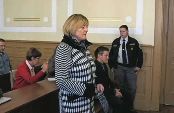Tov&scaron;akova danes vendarle stopila pred sodnika