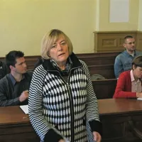Nekdanja direktorica Vegrada Hilda Tovšak na današnjem predobravnavnem naroku na Okrožnem sodišču v Mariboru ni priznala krivde v zvezi z domnevnim nedovoljenim dajanjem daril pri posredovanju tujih delavcev za Teš 6