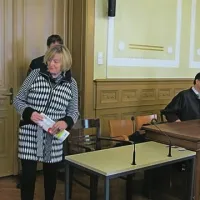 Tov&scaron;akova danes vendarle stopila pred sodnika
