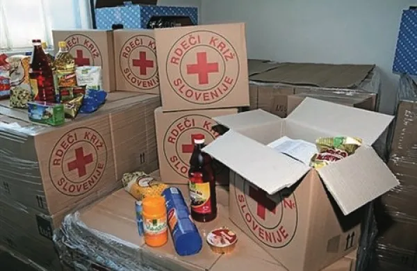 Cilj vseslovenske humanitarne akcije Lepo je deliti  je zbrati 150.000 evrov ter zagotoviti 10.000 dodatnih prehranskih paketov za pomoč družinam in posameznikom v stiski
