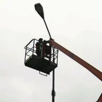 Včeraj so že zamenjevali svetilke  na vhodu v Piran