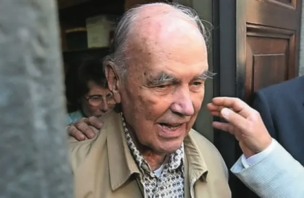 Nacistični vojni zločinec Erich Priebke, ki je umrl minuli teden v Rimu v starosti 100 let, je danes spregovoril “iz groba”
