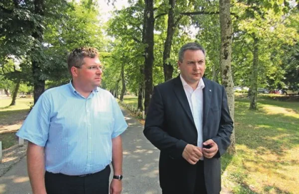 Z včerajšnjim sklepom vlade ostaja Boštjan Bizjak v. d. direktorja Lipice, Dejan Židan pa edini minister, pristojen za vse dele Lipice 