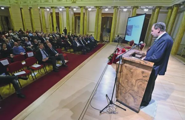 Predsednik upravnega sveta Zadružne kraške banke Sergij Stancich  je spomnil, da je Trst do propada Jugoslavije lagodno živel od mejnega gospodarstva