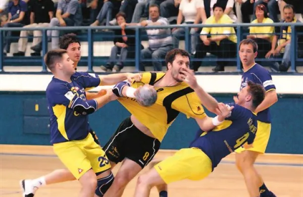 Utrinek s tekme propadlih klubov  Gold Cluba in Cimosa Kopra iz sezone  2004/2005