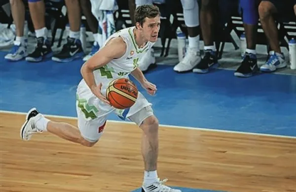 Slovenski košarkarski reprezentant Goran Dragić se bo, kot kaže, lahko normalno pripravljal na novo sezono v severnoameriški košarkarski ligi NBA v dresu moštva Phoenix Coyotes