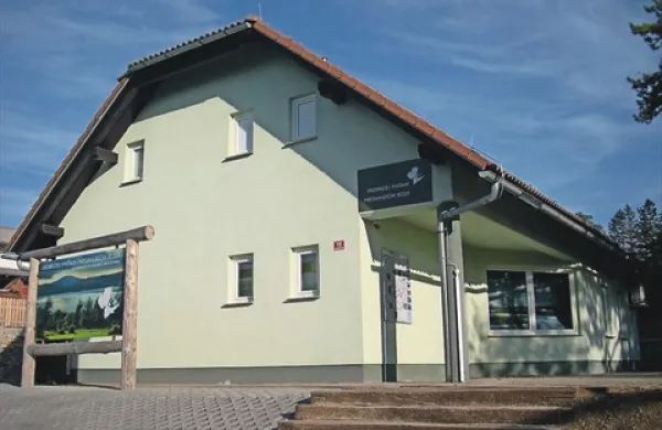 Zavod za turizem Pivka bo upravljal z novim ekomuzejem v Slovenski vasi (na fotografiji), kot tudi s krajinskim parkom, ki naj bi ga ustanovili v kratkem 