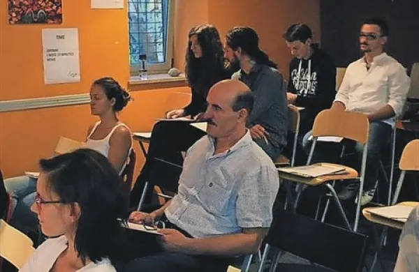  V sklopu projekta v e-kavarni Pina že potekajo mesečne delavnice, namenjene povezovanju izvajalcev različnih narodnosti s področja kulture. Prva delavnica je bila konec septembra.