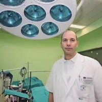Asist. Mladen Gasparini je kot duhovni oče prireditve v Taverni že pred dobrimi tremi leti izstopil iz operacijske dvorane in ambulante med množico laikov, željno napotkov o zdravju 