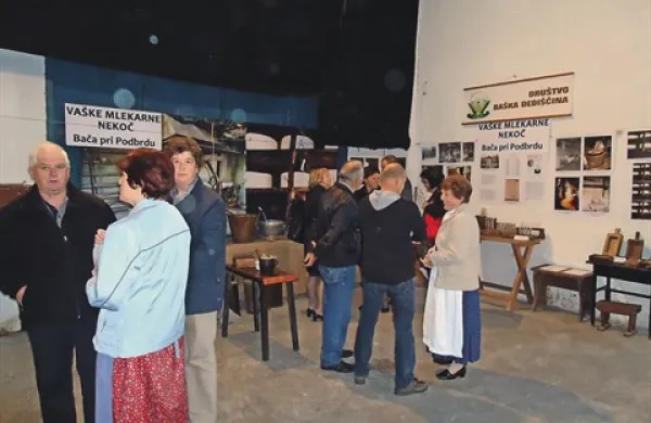 člani Društva Baška dediščina so  raziskali  temo “Vaške mlekarne nekoč - Bača pri Podbrdu”