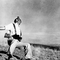 Najbolj slavna in najbolj kontroverzna Capova fotografija