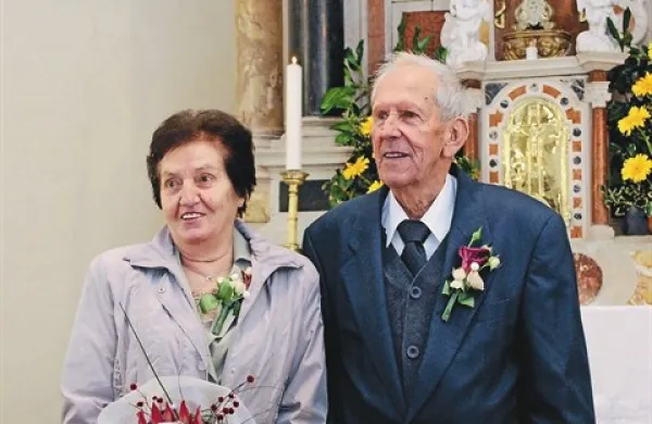 Zakonca Slavica in Viktor Ličer iz Lokovca sta  praznovala biserno poroko, 60 let skupnega zakonskega življenja