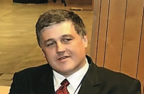 Na delovnem sodišču v Kopru se je danes nadaljevala tožba proti bivšemu veleposlaniku Petru Rebercu, od katerega država zahteva plačilo dobrih 134.000 evrov domnevno neupravičenih stroškov