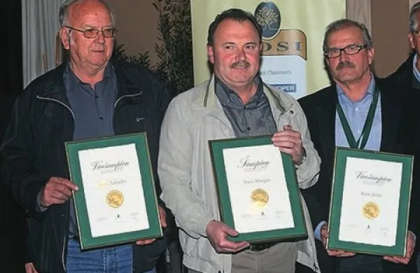 Šampionsko olje Zlate oljčne vejice je pridelal Franc Morgan (v sredini), vicešampionski pa Boris Jenko (desno) in Boris Sabadin