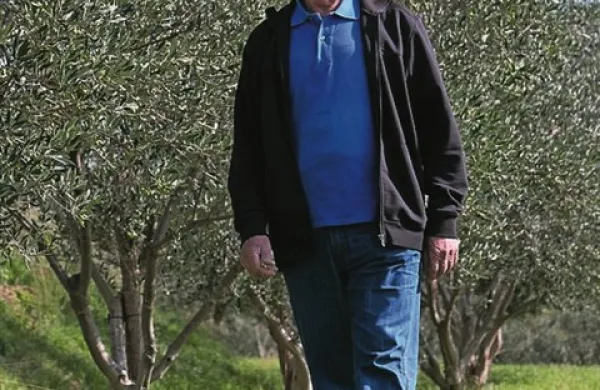 Angelo Hlaj, blažen med oljkami