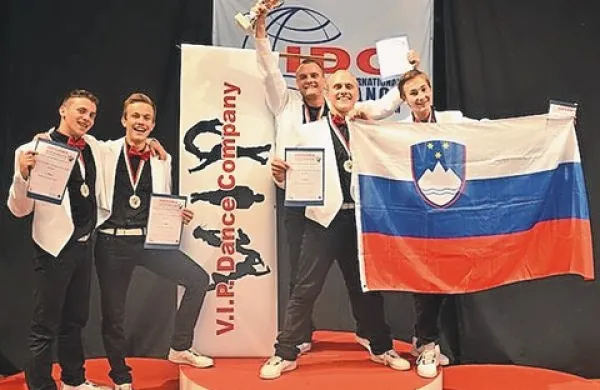 Na svetovnem prvenstvu v hip hopu in breakdanceu v danskem Kopenhagnu so si plesalci V.I.P. Dance Company priplesali kar tri odličja