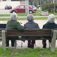 Pod pragom revščine živi 19,3 odstotka Slovencev, od tega je četrtina starejša od  65 let