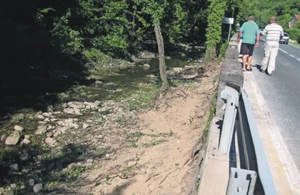 Tako so v začetku septembra počistili bregove nad reko v Rižani. Podobno bi morali storiti še na približno 500 metrih proti Cepkom. 