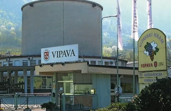Kmetijska zadruga Vipava je objavila vabilo k oddaji interesa za vstop v lastniško strukturo družbe Agroind Vipava kot strateški delničar oziroma investitor ali partner