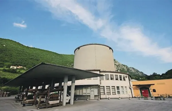   Bolj kot večinski delež KZ Vipava zanima prihodnji razvoj družbe Agroind na vinskem področju (na fotografiji: vinska klet)
