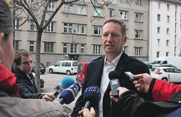 Boris Popovič: “Mama me  ne vzdržuje,  ampak me  ima zelo rada. Če bi kaj posebnega rabil, sem prepričan, da bi mi moja mama  kupila.”