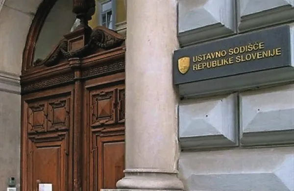 Ustavno sodišče je zavrglo zahtevo informacijskega pooblaščenca za oceno skladnosti zakona o preprečevanju omejevanja konkurence z ustavo
