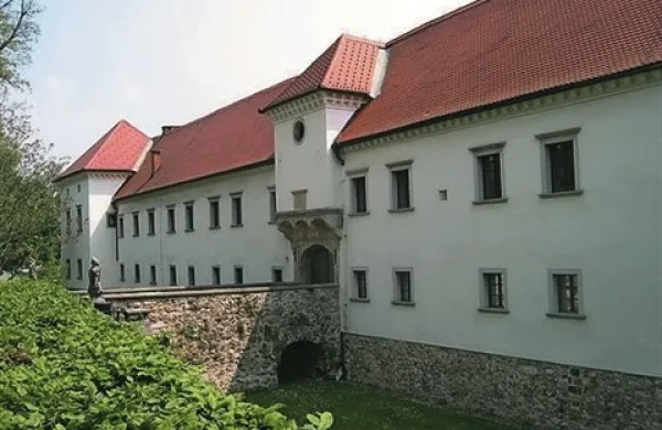 V Muzeju za arhitekturo in oblikovanje na Gradu Fužine  danes odpirajo razstavo natečajnih rešitev za spomenik žrtvam vseh vojn in revolucije