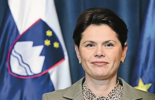 “Dejstvo je, da s sanacijo bančnega sistema zamujamo, a v zadnjih sedmih mesecih smo naredili ogromne korake, tako da pravzaprav čakamo samo še rezultate stresnih testov, ki se v tem trenutku izvajajo v naših osmih bankah. Prepričana sem, da bodo