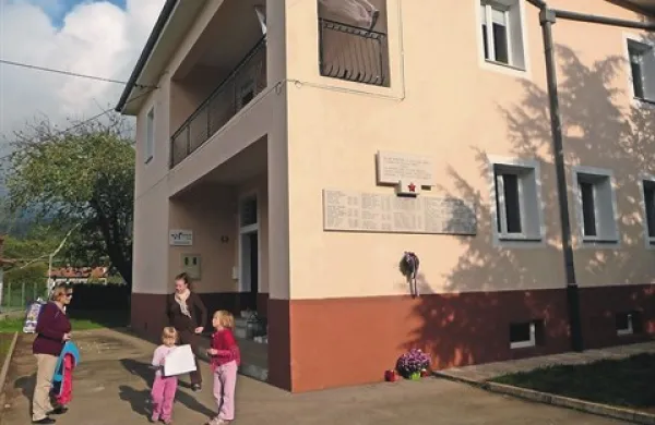 Občina Divača se loteva še energetske sanacije podružnične šole v Vremah, za katero bo konkurirala na državnem razpisu. Glede na to, da je bila nagrajena za  energetsko najbolj učinkovito med malimi slovenskimi občinami, je verjeti, da bo uspešna.