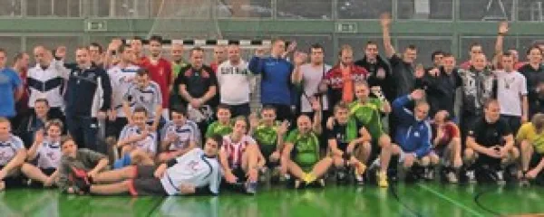 Navdušeni  udeleženci nogometnega turnirja Socialna integracija ranljivih skupin