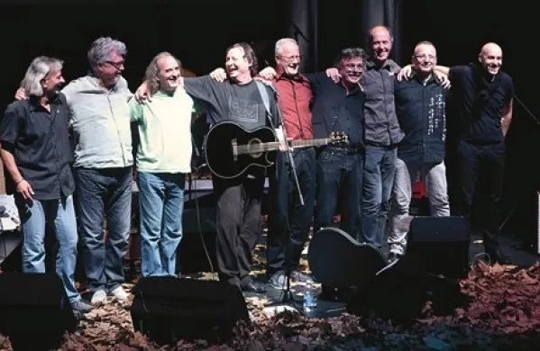Skoraj tri ure trajajoč koncert je bil mnogo več kot predstavitev plošče Najboljša leta