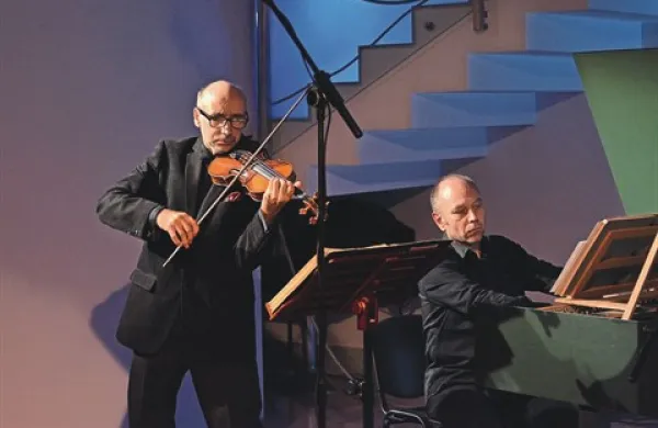 34. mednarodni festival sodobne glasbe Kogojevi dnevi sta sklenila Milko Lazar (čembalo) in   violinist Vasilij Meljnikov 