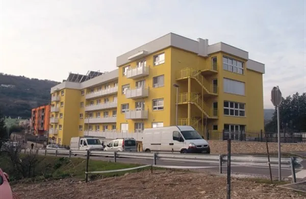   Dom v Olmu je prve oskrbovance sprejel januarja. Od takrat ga je zapustilo 35 zaposlenih.