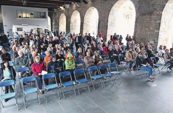 Približno 300 obiskovalcev, zlasti ostarelih, je minulo soboto pozorno sledilo nizu predavanj o  srčno-žilnih boleznih in vmes -  telovadilo