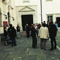 V Kopru le pe&scaron;čica protestnikov