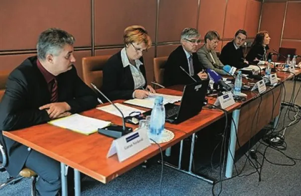 Novinarska konferenca GZS, na kateri so predstavili trenutne razmere in najbolj pereče probleme slovenskega gospodarstva ter ključna stališča GZS glede dodatnega obremenjevanja gospodarstva, insolvenčne zakonodaje, proračuna in zdravstvene reforme