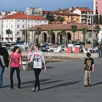 Temperature so te dni zjutraj prav poletne, pravijo meteorologi, čez dan pa presežejo tudi 20 stopinj Celzija