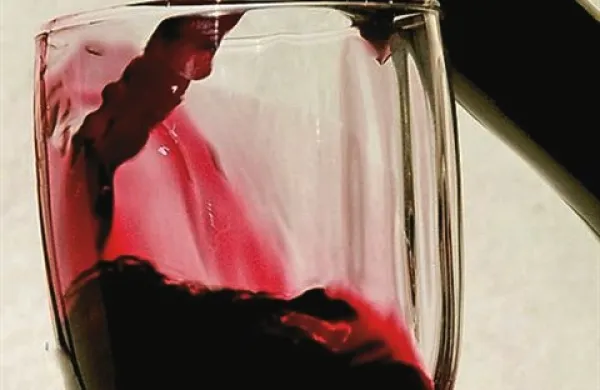 Raziskovalci svarijo ljubitelje vina, naj uživajo v vsakem požirku, saj svetu grozi globalno pomanjkanje te priljubljene alkoholne pijače