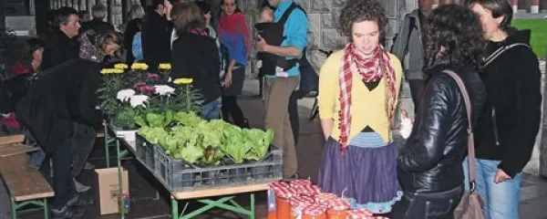 Čeprav še v povojih, je izmenjava zelenjave in semen pritegnila tako tiste, ki jih to zanima, kot tudi mimoidoče radovedneže