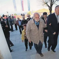 “Tudi jaz sem bil ministrant,” je v sproščenem klepetu pred mašo povedal častni gost Janez Stanovnik 