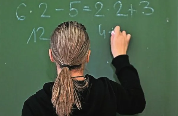 Matematika že gre, a tudi slovenskemu jeziku morajo šole posvetiti dodatno pozornost, če imajo učence, ki se s slovenskim jezikom v šoli srečajo prvič