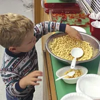 Primerna prehrana nas naj spremlja že od malih nog do starosti