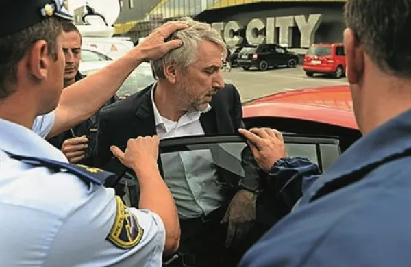 Obtožnica zoper Vladimirja Voduška je bila vložena konec oktobra lani, kriminalisti pa so ga aretirali julija lani na Trojanah, v trenutku, ko naj bi prejemal denar