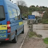 Reka Vipava je poplavljala
