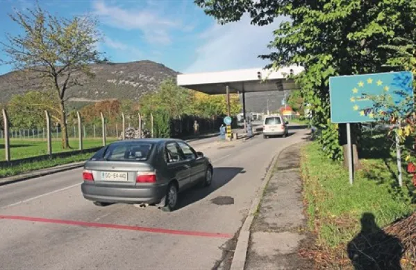 Na meji so sedaj jasno označili, do kod sega Slovenija in do kod Italija