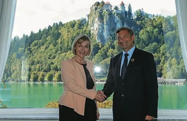 Hrvaška diplomacija Slovenijo obtožuje “balkanskih poslov”