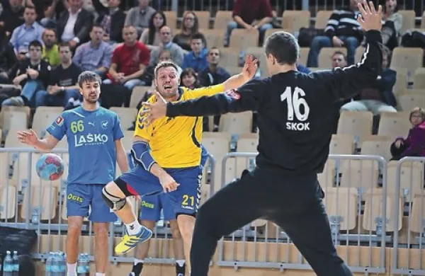 Koprski kapetan Uroš Rapotec je nekajkrat ukanil tako Mata Lekaija kot Matevža Skoka